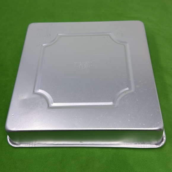 Wilton Performance Square Tier Cake Pans - Picture 9 of 16